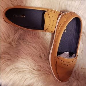 Women Vintage Slip On Loafers Low Heel PU Leather Loafers Slightly used